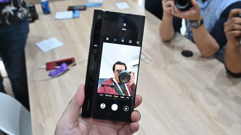Así es un selfie en un teléfono plegable.Foto: Sam Rutherford (Gizmodo)
